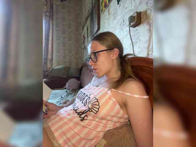 Milana22a webcam