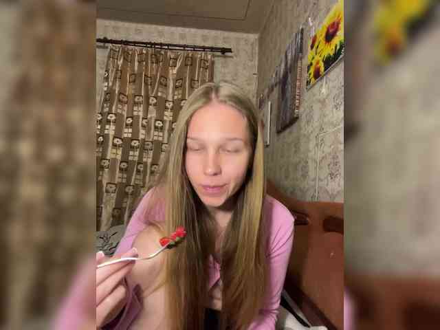 Milana22a webcam