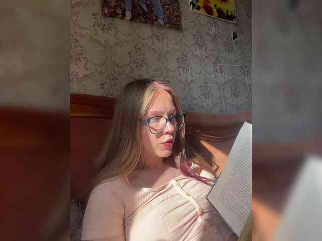 Milana22a webcam