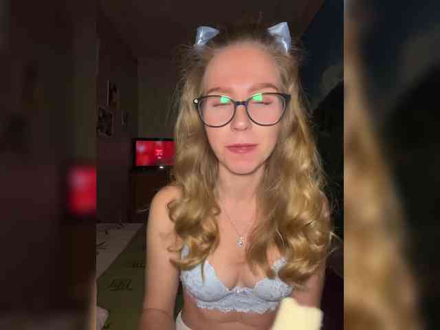 Milana22a webcam