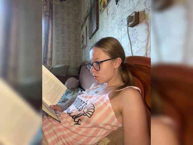 Milana22a webcam