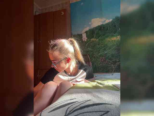 Milana22a webcam