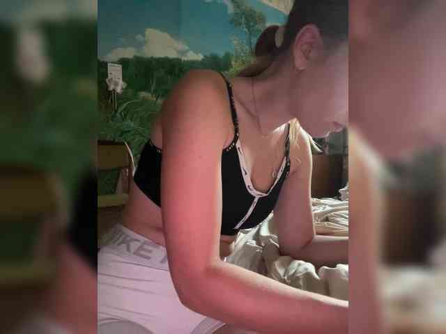 Milana22a webcam