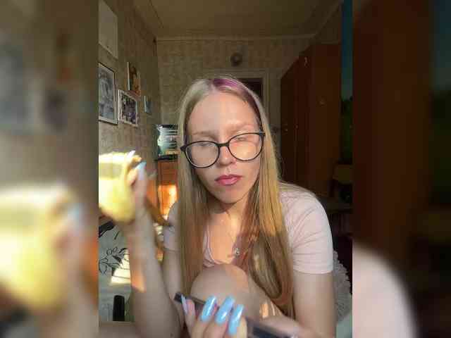 Milana22a webcam