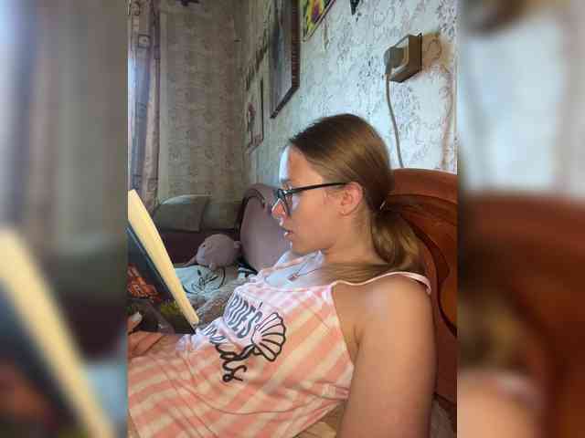 Milana22a webcam