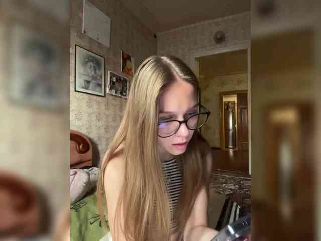 Milana22a webcam