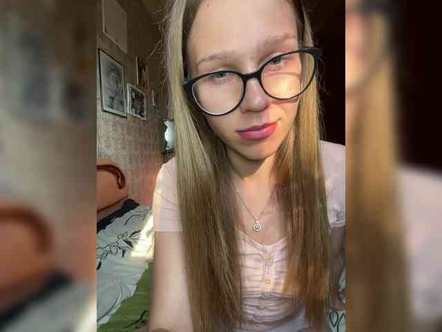 Milana22a webcam