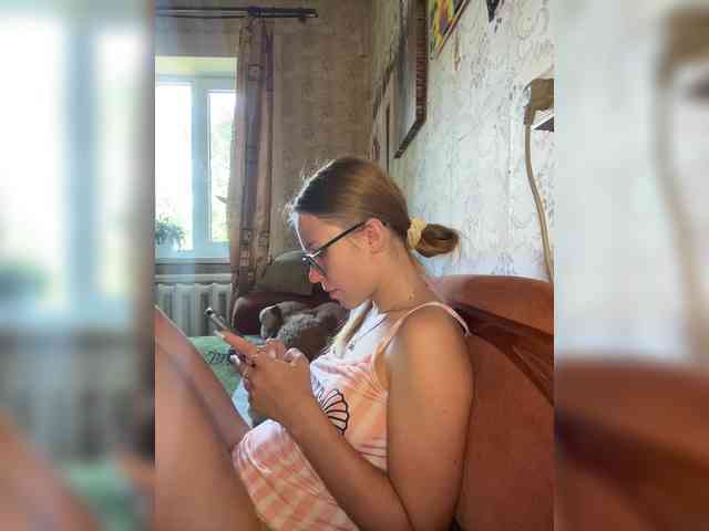 Milana22a webcam