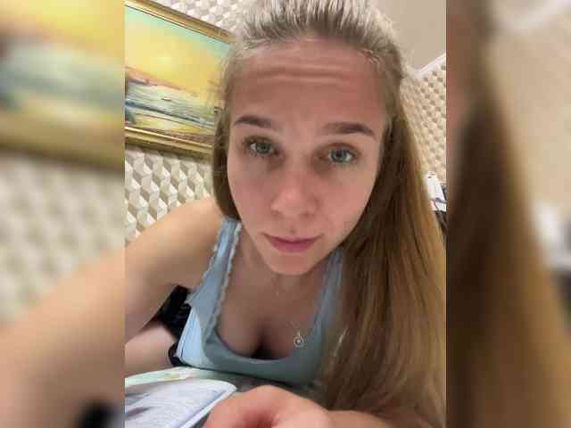 Milana22a webcam