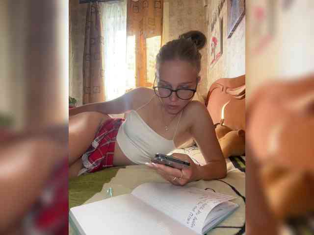 Milana22a webcam