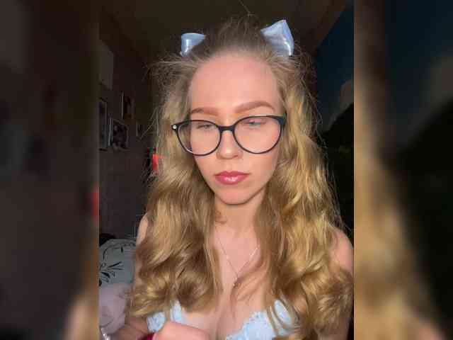 Milana22a webcam