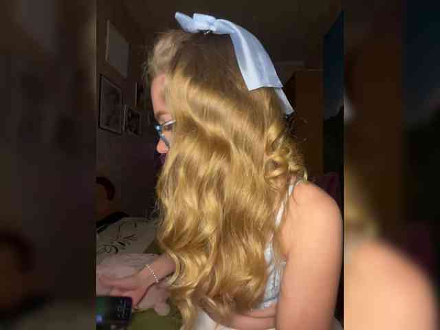 Milana22a webcam
