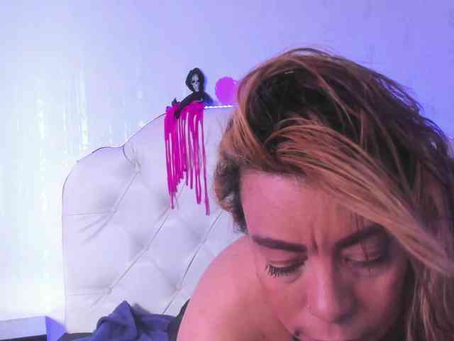 Mia-Alexis webcam