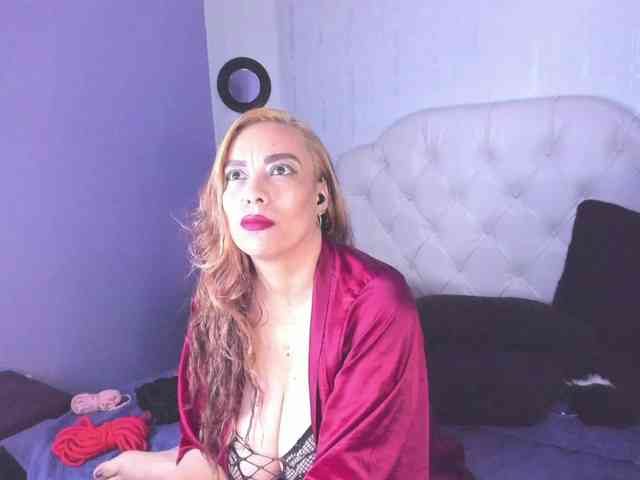 Mia-Alexis webcam
