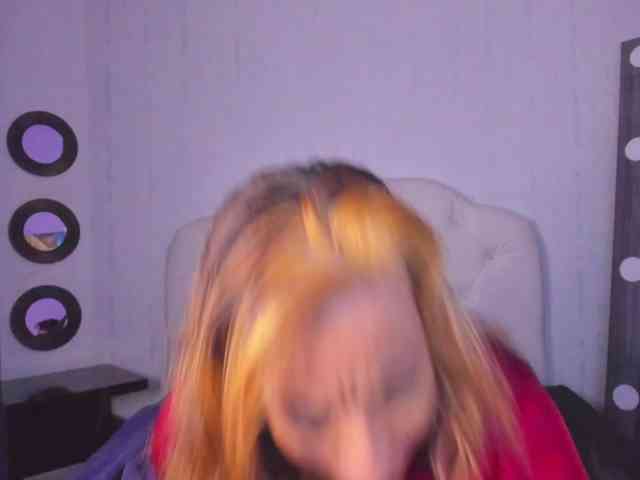 Mia-Alexis webcam