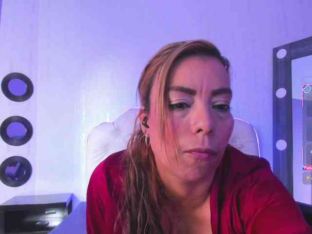 Mia-Alexis webcam
