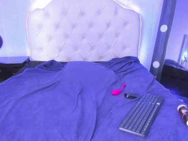 Mia-Alexis webcam