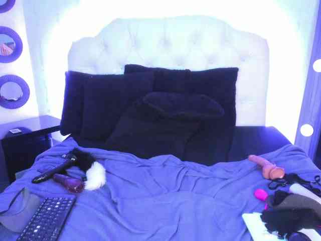 Mia-Alexis's webcam live show