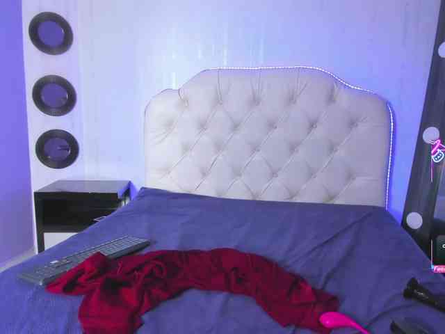 Mia-Alexis webcam