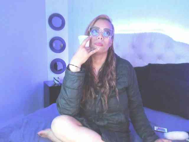 Mia-Alexis webcam