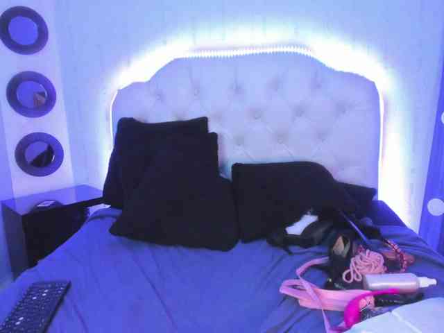 Mia-Alexis webcam