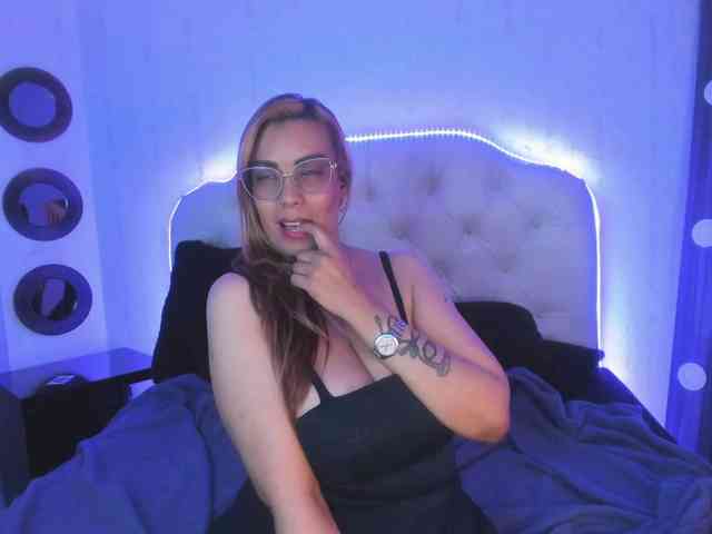 Mia-Alexis webcam