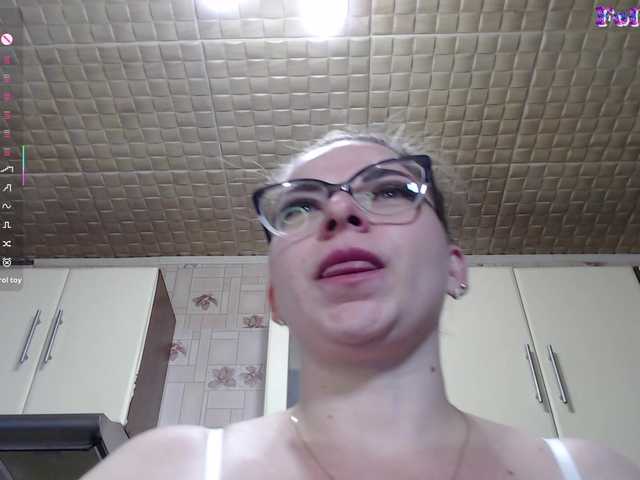 Sex chat gratuit in direct cu CarolinaDiamond33 pe BongaCams