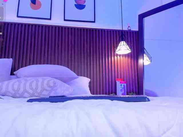 julietaevanns Live Webcam on BongaCams