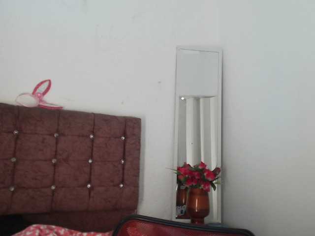 aliii_barrera webcam bongacams model stream image