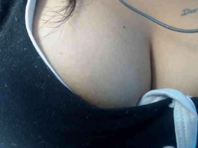 aliii_barrera webcam