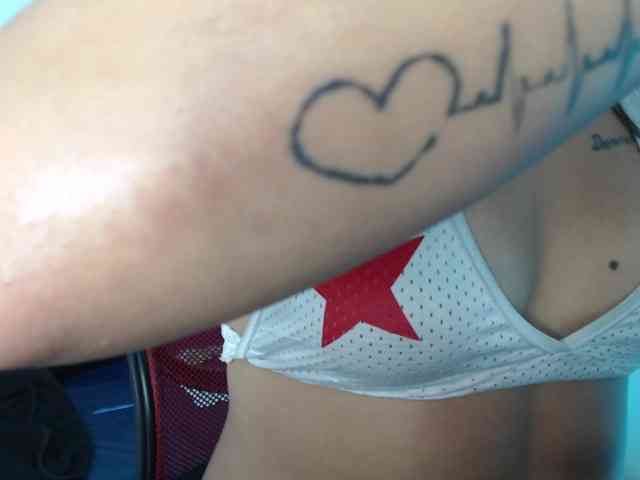 aliii_barrera webcam