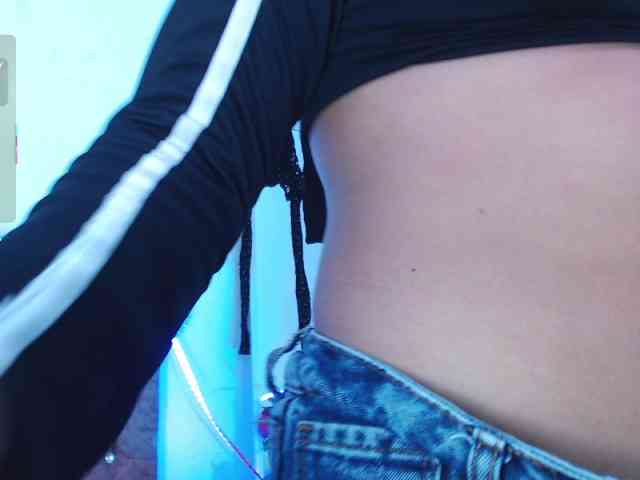 aliii_barrera webcam