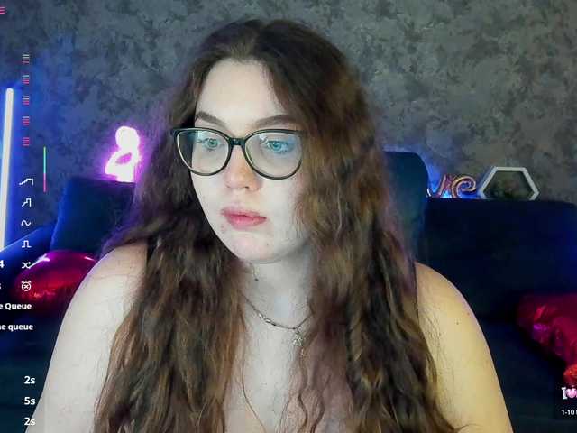 LuxSopphia's BongaCams show and profile