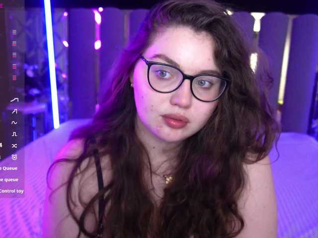 LuxSopphia's BongaCams show and profile