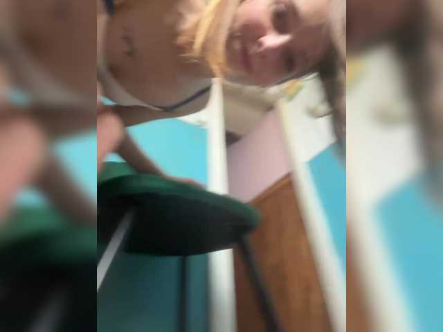 VelvetMoon11 from BongaCams