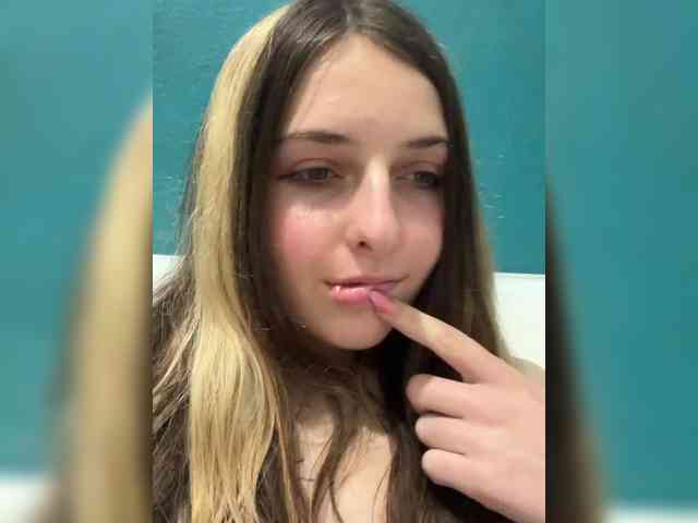 VelvetMoon11 Live Webcam on BongaCams