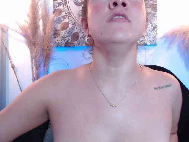 GagingZhara webcam