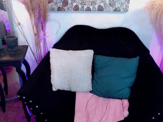 GagingZhara webcam