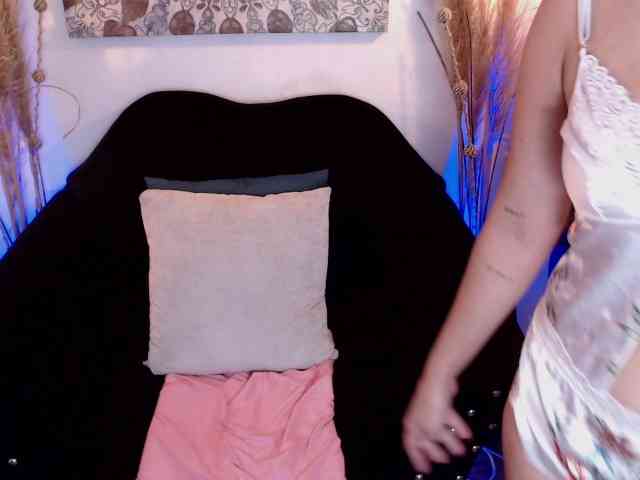 GagingZhara webcam