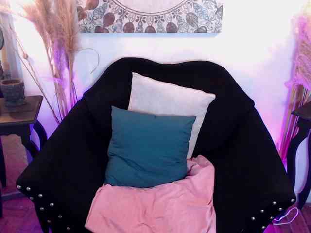 GagingZhara webcam