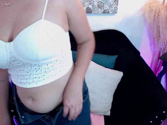 GagingZhara webcam