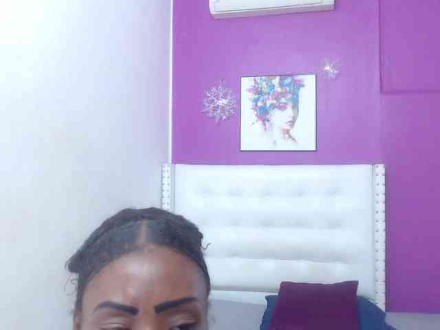 goldenn-ass Live Webcam on BongaCams