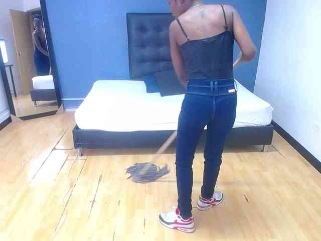 goldenn-ass Live Webcam on BongaCams