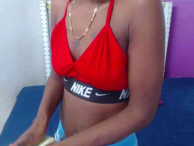 goldenn-ass Live Webcam on BongaCams
