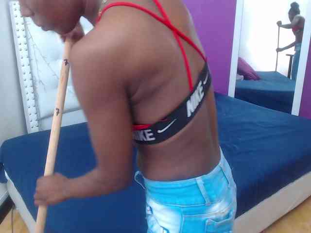goldenn-ass Live Webcam on BongaCams