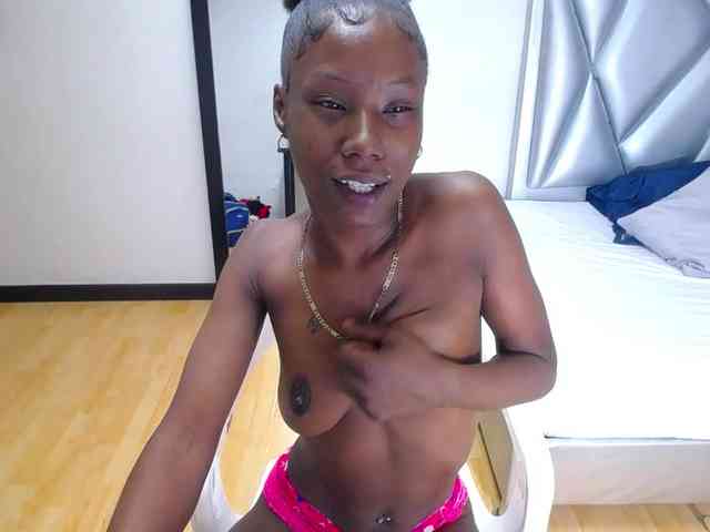goldenn-ass Live Webcam on BongaCams