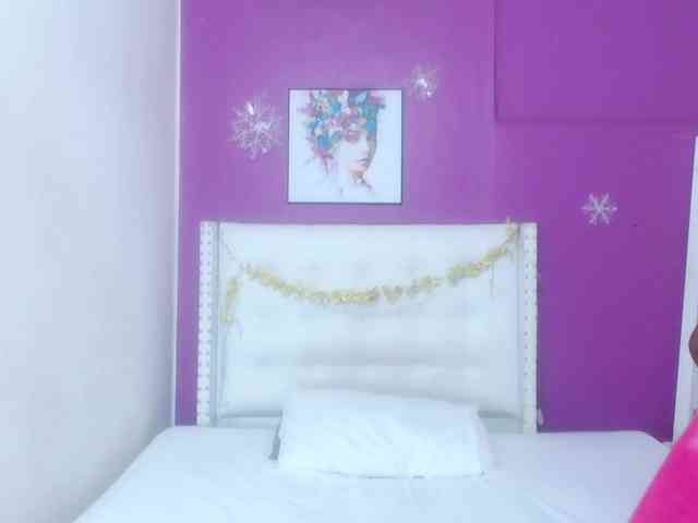 goldenn-ass Live Webcam on BongaCams