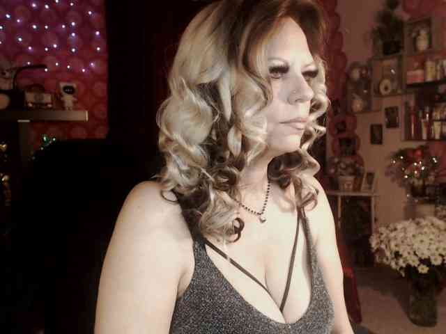 LadyVelvet webcam