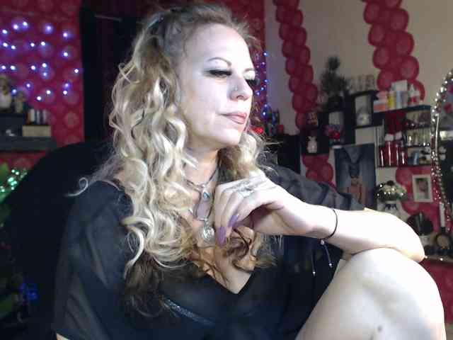 LadyVelvet webcam