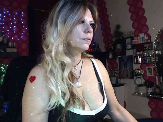 LadyVelvet webcam